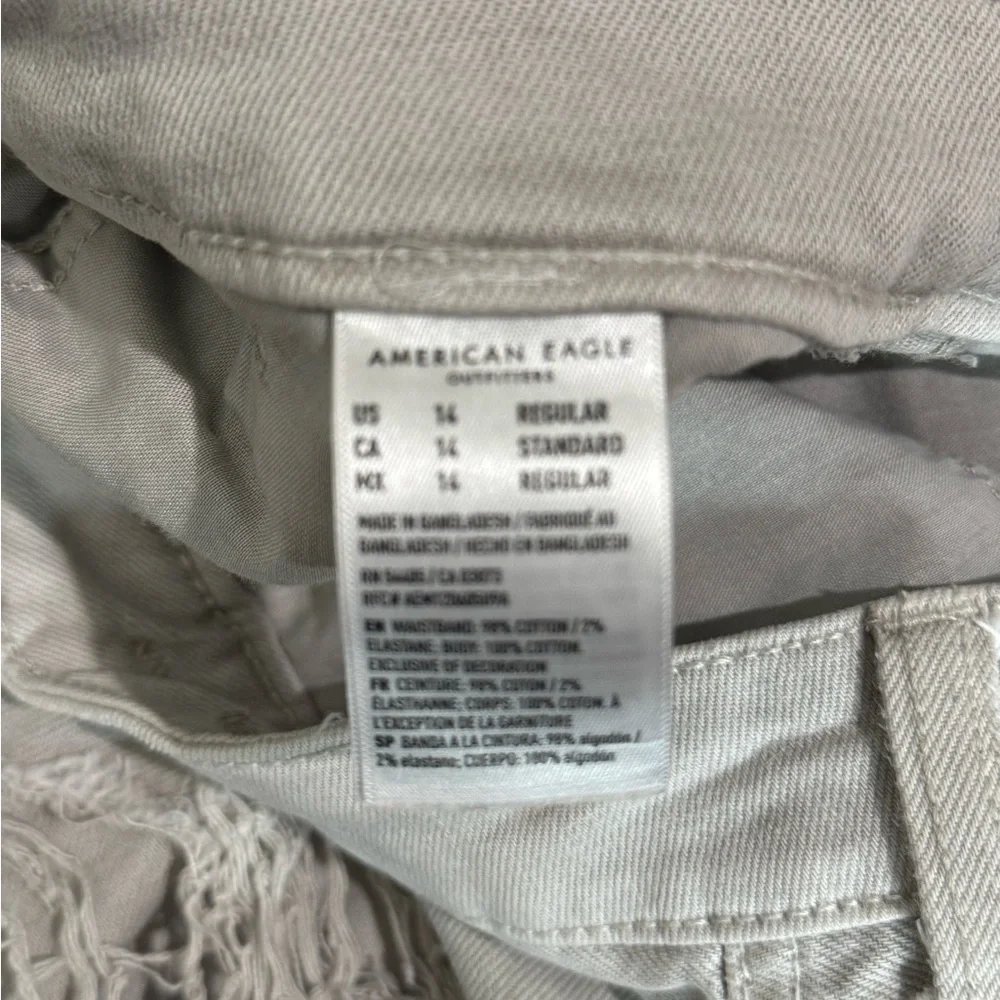 America Eagle Distressed Mom Jean Size 14 Gray Color Gently Used Condition - Picture 6 of 9